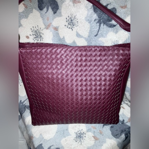 Sarah Coventry Burgandy Shoulder Bag w/ Woven Texture Like New - Picture 3 of 5